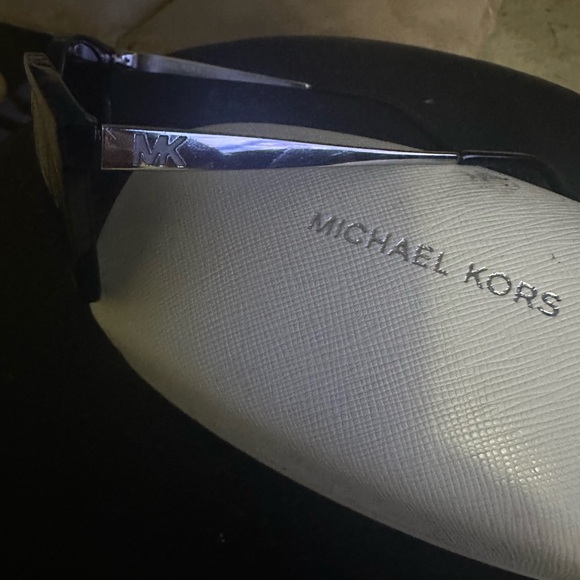 Sun glasses - Picture 3 of 3